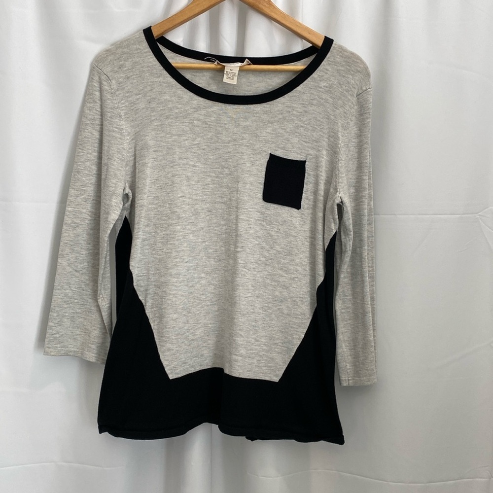 Kenar Womens heather gray and black lightweight sweater.